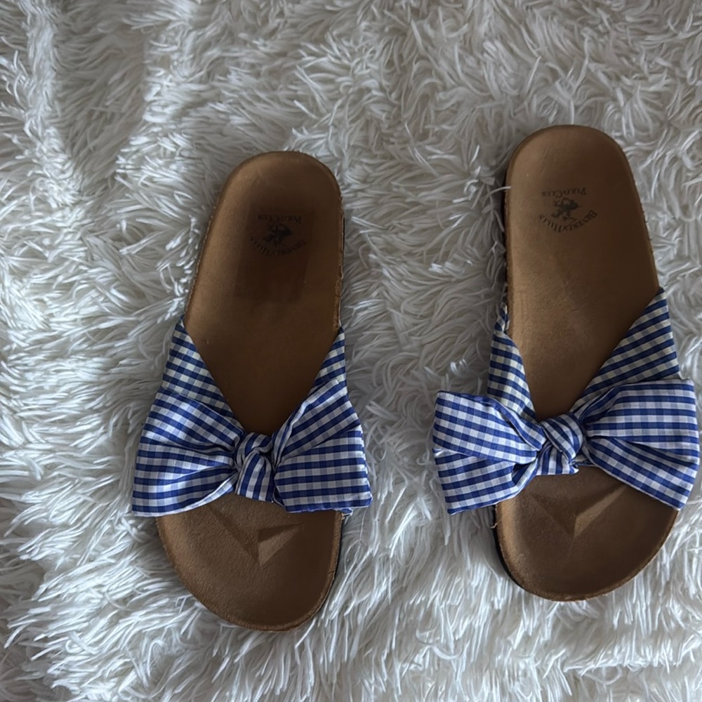 Women's flat sandals!